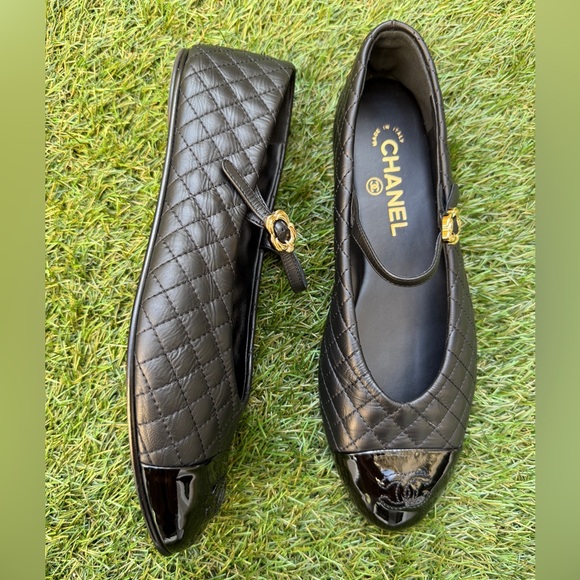 CHANEL CC LOGO BLACK LEATHER MARYJANE BALLET FLAT SHOES GOLD BUCKLE QUILTED 39.5 - Picture 2 of 15